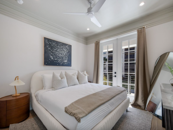 Lido Key Ten Bedroom Steps to  Beach Luxury Rental Walk to St. Armands Circle WOW!